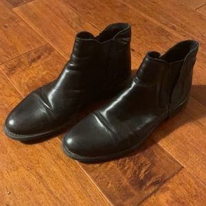 Black Leather Chelsea Boots size 7.5